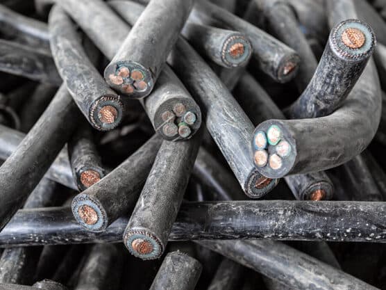 Kabelskrot och kopparskrot i Jämtland — elkablar som sorteras för återvinning